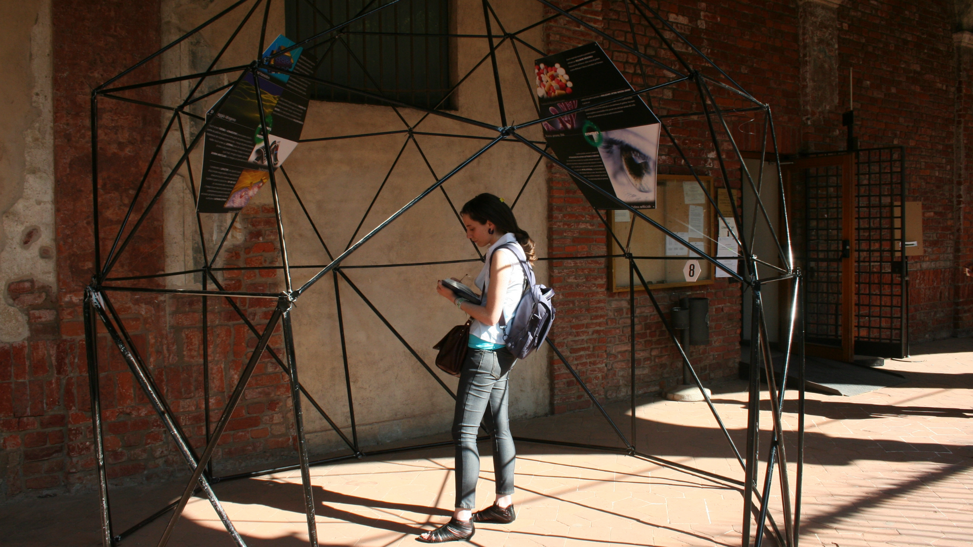 2013 – Mostra "Grafene: il futuro 2D, come ci cambierà la vita" presso l'Università degli Studi di Milano